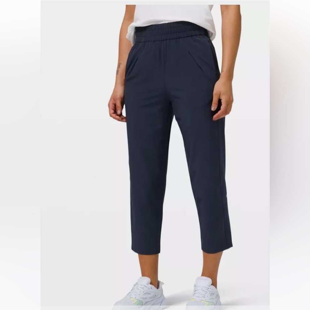 Lululemon Ease Back In Crop 23” in night sea color